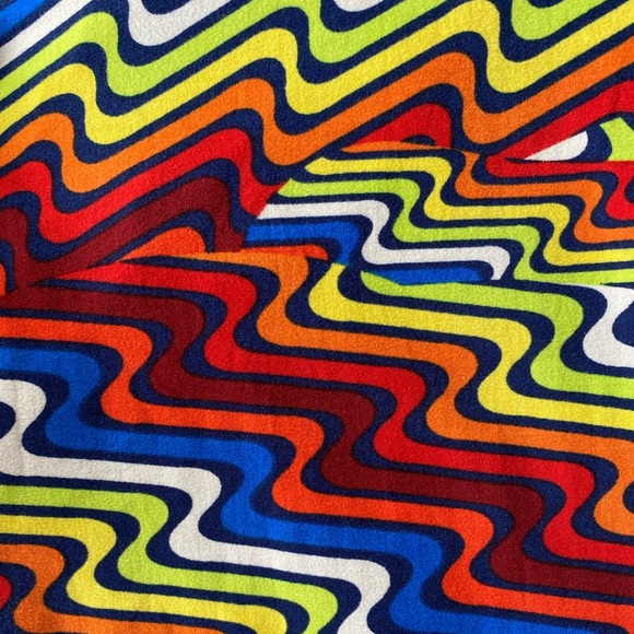 LULAROE Women’s Multi-Colored Wavy Leggings Size TC2 18+ - Picture 2 of 5